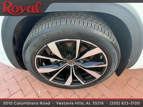 Certified 2026 Volkswagen Atlas SEL Premium R-Line AWD/4WD image 6