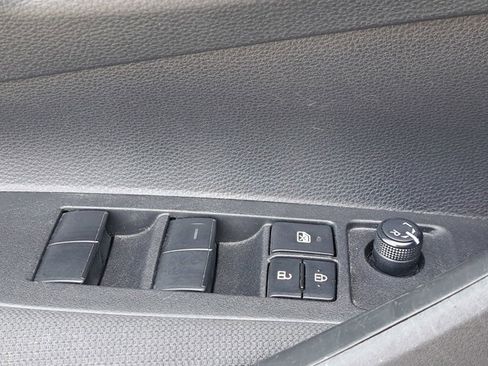 Used 2022 Toyota Corolla LE image 29