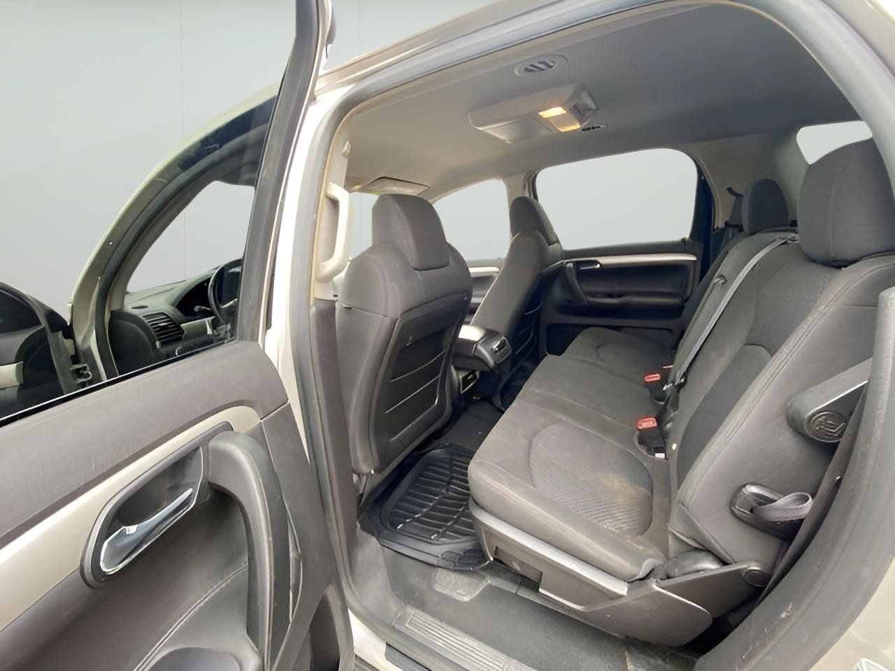Used 2007 Saturn Outlook XE w/ Advanced Audio Pkg FWD image 33