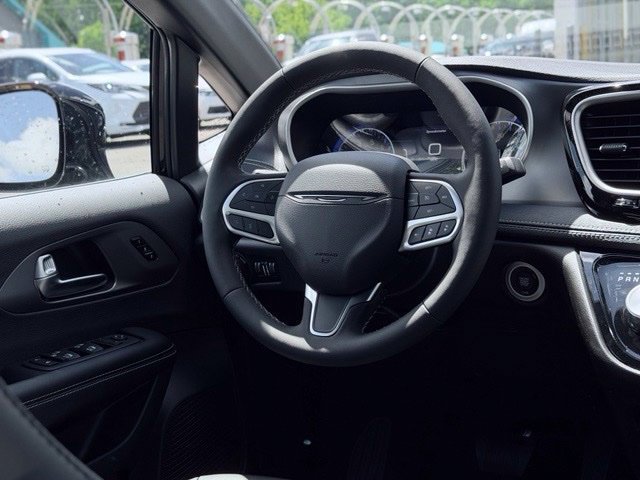 New 2027 Chrysler Pacifica Select FWD image 29