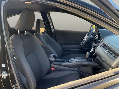 Used 2019 Honda HR-V Sport image 9
