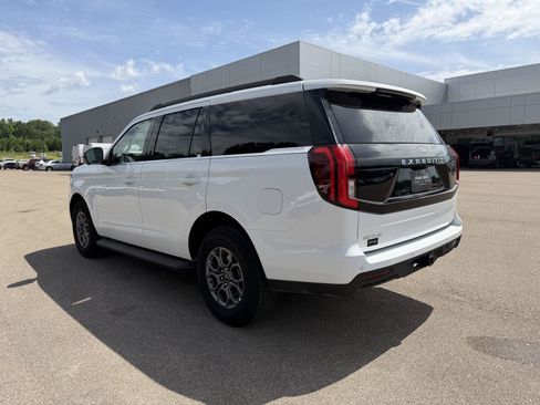 Used 2025 Ford Expedition Active AWD/4WD image 4