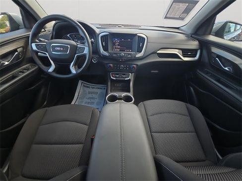 Used 2024 GMC Terrain SLE w/ Driver Convenience Package image 18