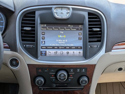 Used 2011 Chrysler 300 C w/ Sound Group RWD image 17