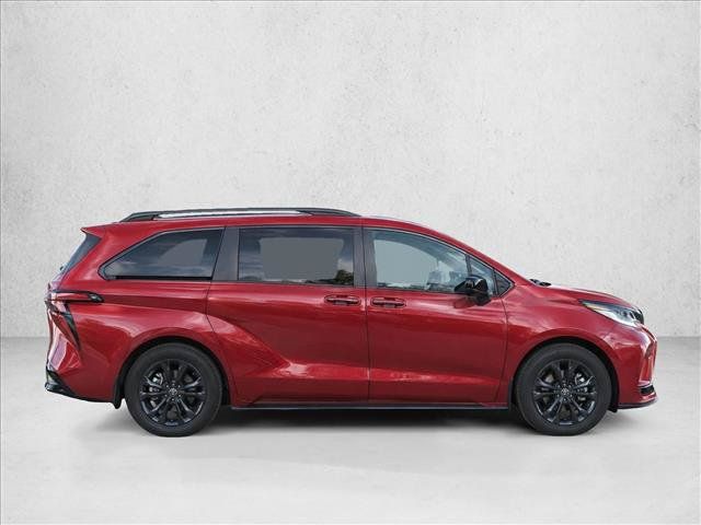 Used 2026 Toyota Sienna XSE AWD/4WD image 8