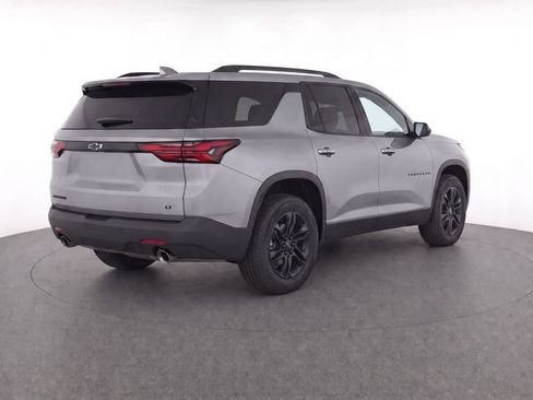 Used 2023 Chevrolet Traverse LT w/ Midnight/Sport Edition FWD image 8