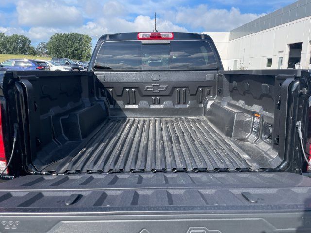 Used 2024 Chevrolet Colorado Z71 w/ Z71 Convenience Package 2 AWD/4WD image 32