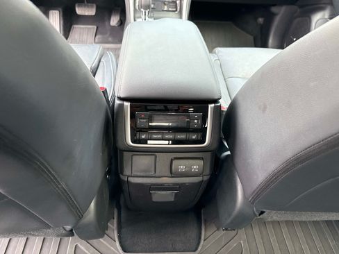 Used 2022 Subaru Ascent Limited w/ Technology Package AWD/4WD image 18