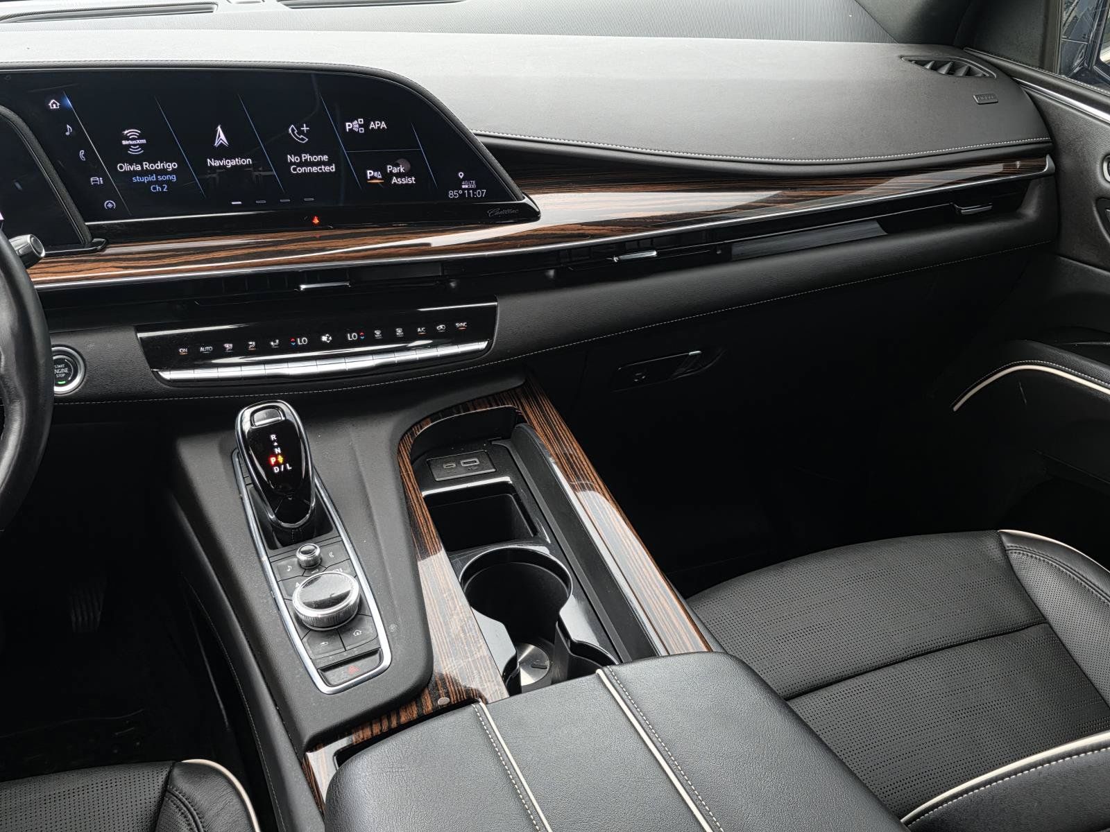 Used 2024 Cadillac Escalade Premium Luxury w/ Performance Package AWD/4WD image 18