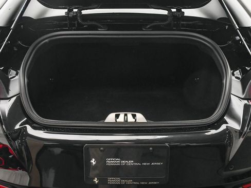 Used 2022 Ferrari 812 GTS image 8