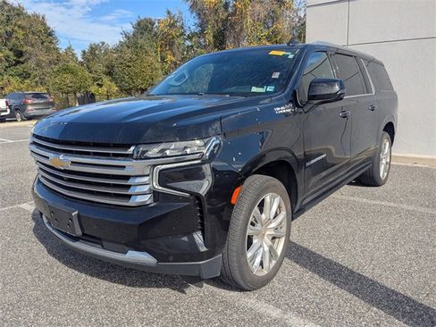 Used 2023 Chevrolet Suburban High Country w/ Premium Package image 2