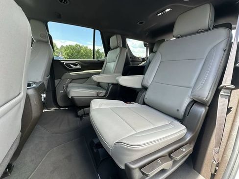 Used 2024 GMC Yukon SLT RWD image 24