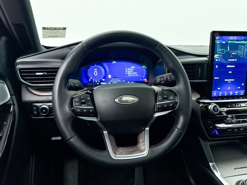 Used 2023 Ford Explorer Platinum w/ Technology Package image 37