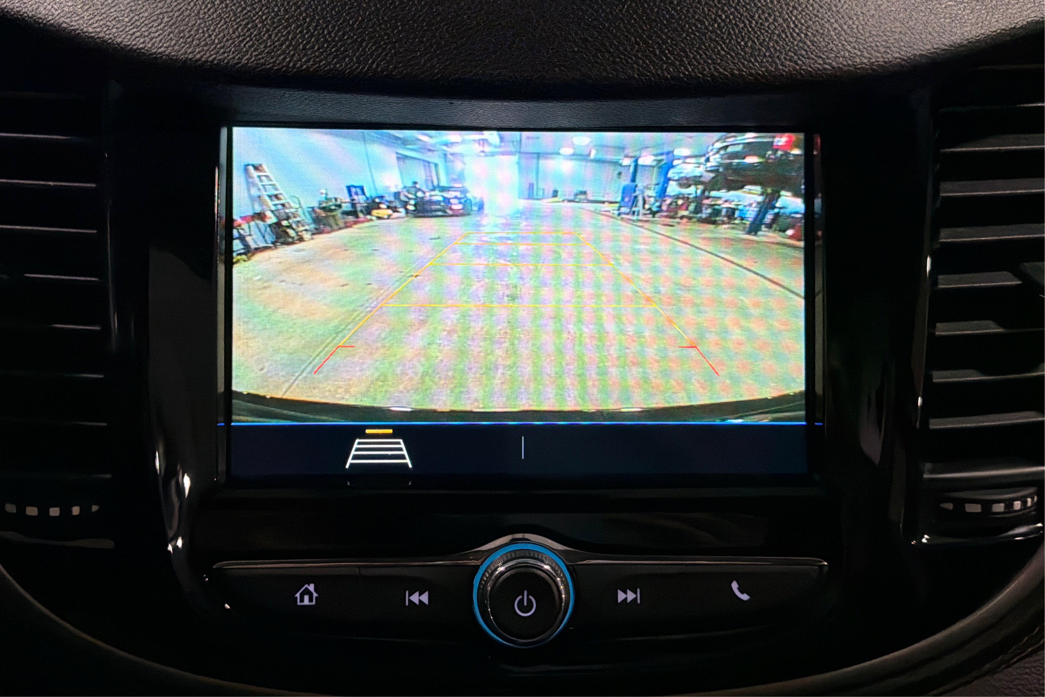 Used 2019 Chevrolet Trax LT w/ LT Convenience Package AWD/4WD image 28