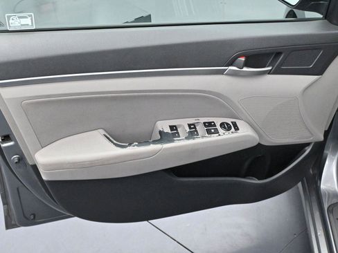 Used 2019 Hyundai Elantra SEL image 9