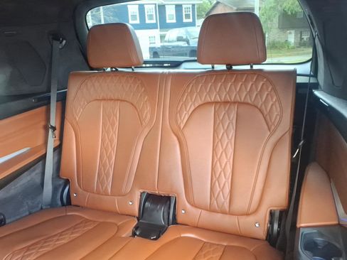 Used 2025 BMW X7 xDrive40i w/ M Sport Package image 28