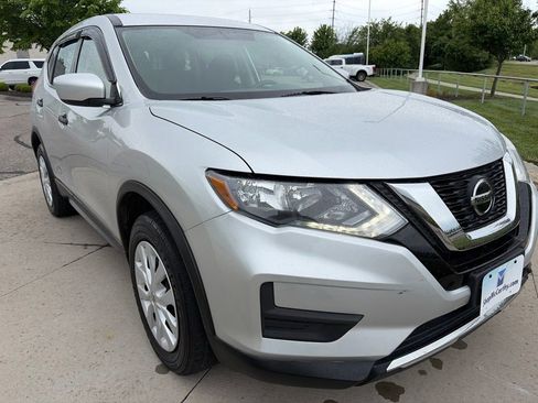 Used 2018 Nissan Rogue S AWD/4WD image 2