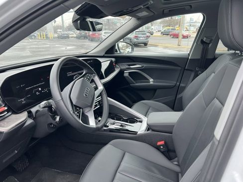 Used 2025 Audi Q5 Premium w/ Convenience Package image 6