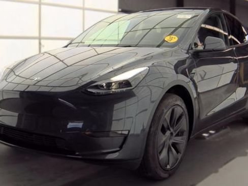 Used 2025 Tesla Model Y Long Range RWD image 1
