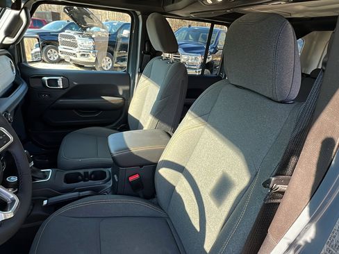 Used 2025 Jeep Wrangler Backcountry image 16