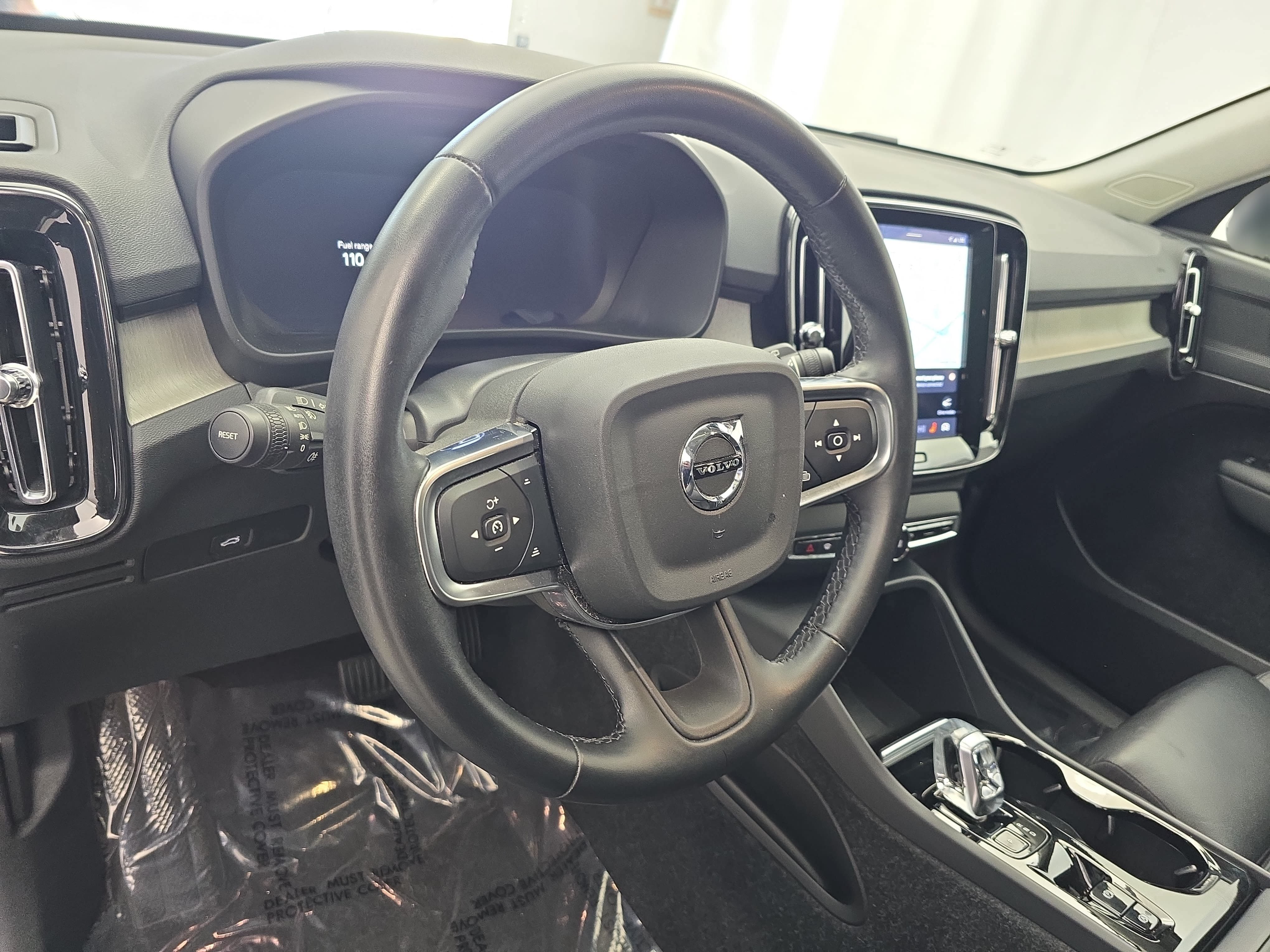 Used 2025 Volvo XC40 B5 Plus AWD/4WD image 16