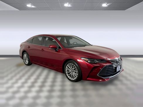 Used 2019 Toyota Avalon Limited image 7