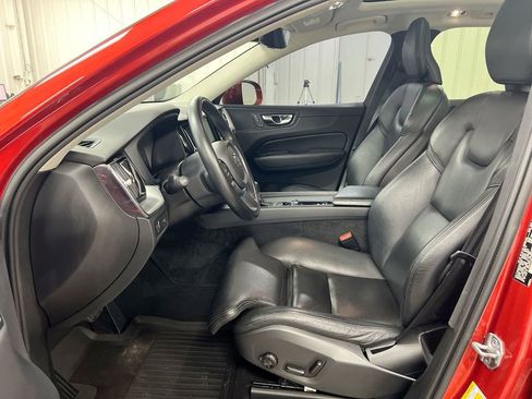 Used 2019 Volvo XC60 T5 Momentum w/ Premium Package AWD/4WD image 15