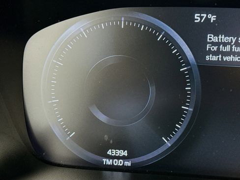 Used 2021 Volvo XC40 T5 R-Design w/ Protection Package Premier image 17