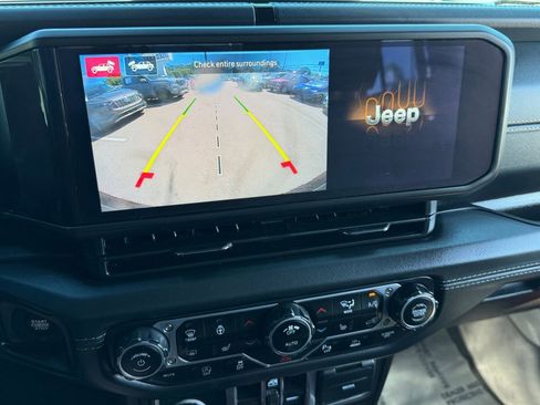 Used 2025 Jeep Wrangler Unlimited Sahara AWD/4WD image 19