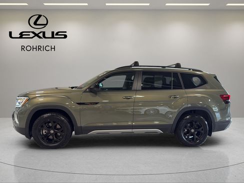 Used 2024 Volkswagen Atlas Peak Edition SEL AWD/4WD image 9