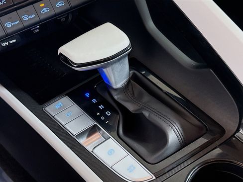 Used 2021 Hyundai Elantra Limited image 20