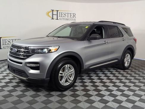 Used 2023 Ford Explorer XLT w/ Equipment Group 202A image 4