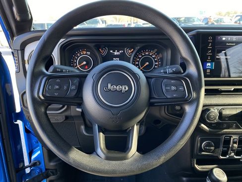Used 2025 Jeep Gladiator Sport image 13