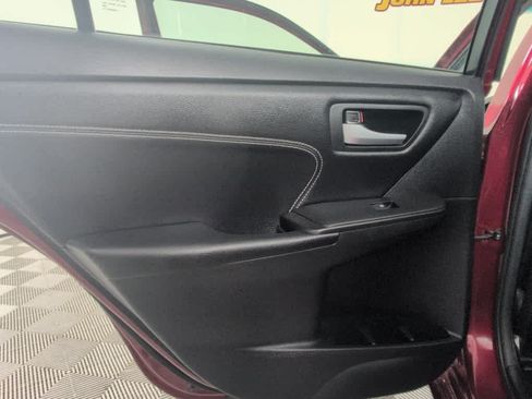 Used 2017 Toyota Camry XLE w/ Moonroof Package FWD image 22