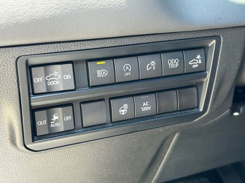 Used 2023 Toyota Tundra Platinum AWD/4WD image 30