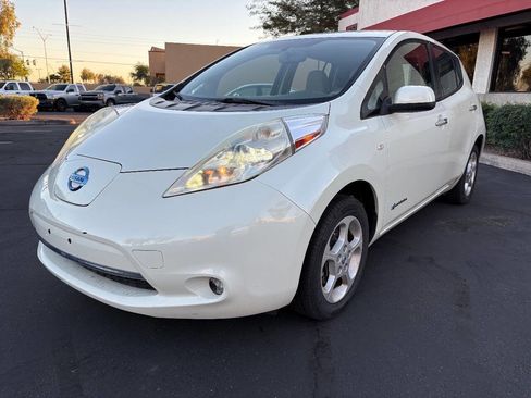Used 2011 Nissan Leaf SL image 4