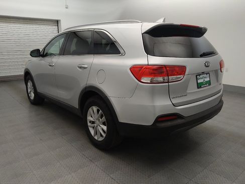 Used 2018 Kia Sorento FWD image 5