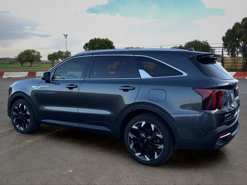 Certified 2024 Kia Sorento EX w/ Panoramic Sunroof Package FWD image 4