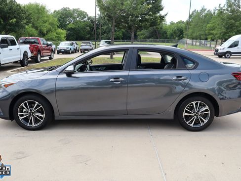 Used 2023 Kia Forte LXS FWD image 7