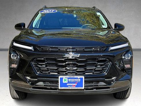 Used 2025 Chevrolet Trax ACTIV w/ Sunroof Package image 2