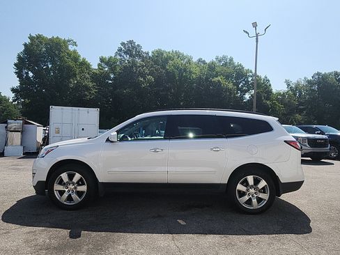 Used 2017 Chevrolet Traverse Premier FWD image 2