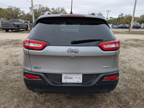 Used 2018 Jeep Cherokee Latitude Plus image 5