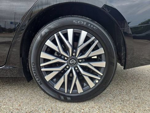 Used 2025 Nissan Altima 2.5 SV FWD image 32