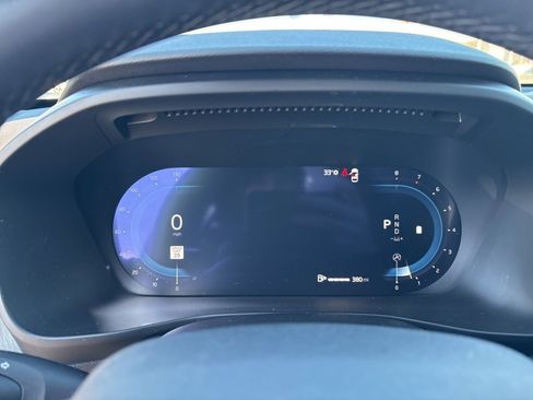 Certified 2025 Volvo XC40 B5 Plus image 21