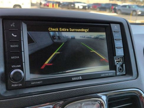 Used 2014 Chrysler Town & Country Touring-L w/ Driver Convenience Group image 28