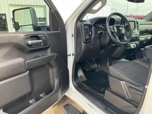 Used 2025 Chevrolet Silverado 2500 Custom w/ Z71 Off-Road Package image 2