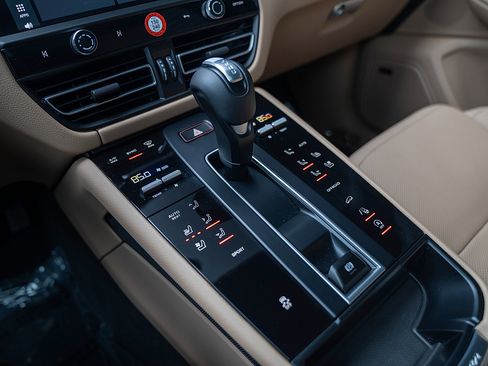 Certified 2026 Porsche Macan AWD/4WD image 14