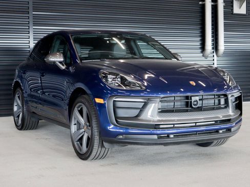 Certified 2025 Porsche Macan T image 7