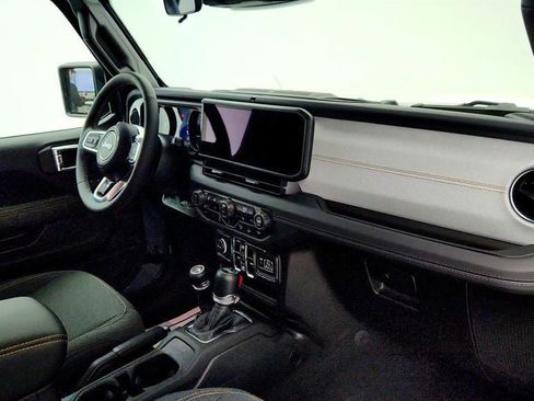 Used 2025 Jeep Wrangler Unlimited Sahara w/ Safety Group AWD/4WD image 25