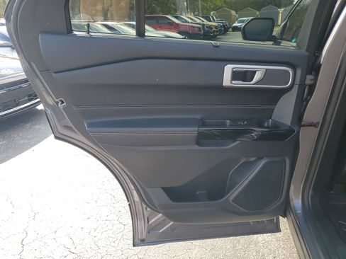 Used 2022 Ford Explorer ST image 23